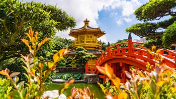 The Pavilion of Absolute Perfection (“Golden Pavilion”), an octagonal-shaped gold architecture situated at the heart of the Lotus Pond, is the main feature of the garden. The pavilion is connected by two vermillion-coloured bridges named Zi-Wu bridges. The striking colours distinct these structures from the surrounding landscape, establishing the dominant focal point of the garden.